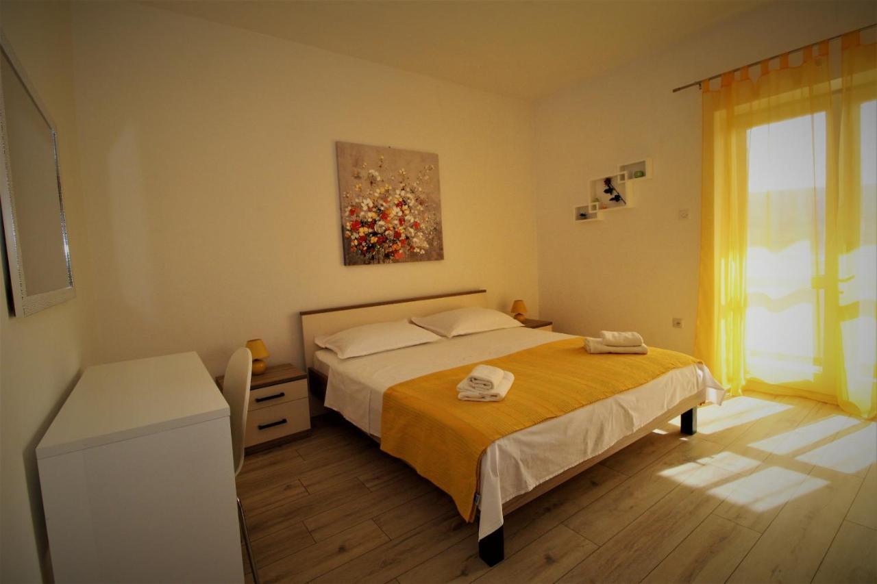 Apartments And Rooms With Parking Space Pag - 13060 帕格 外观 照片